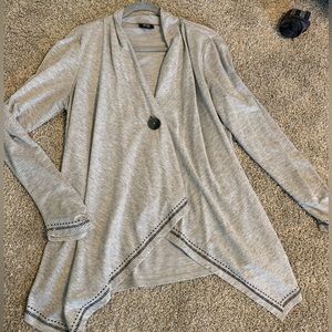 Gray one button cardigan 🖤